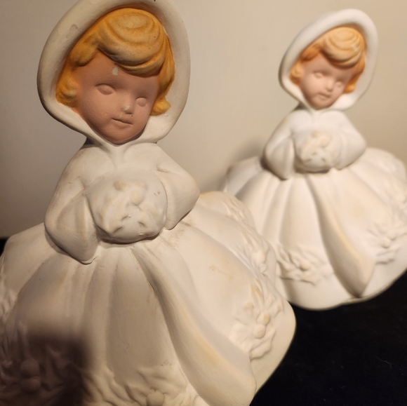 Vintage Diy Unpainted Ceramic Bisque Winter Christmas Caroler Lady Planter - Picture 9 of 16